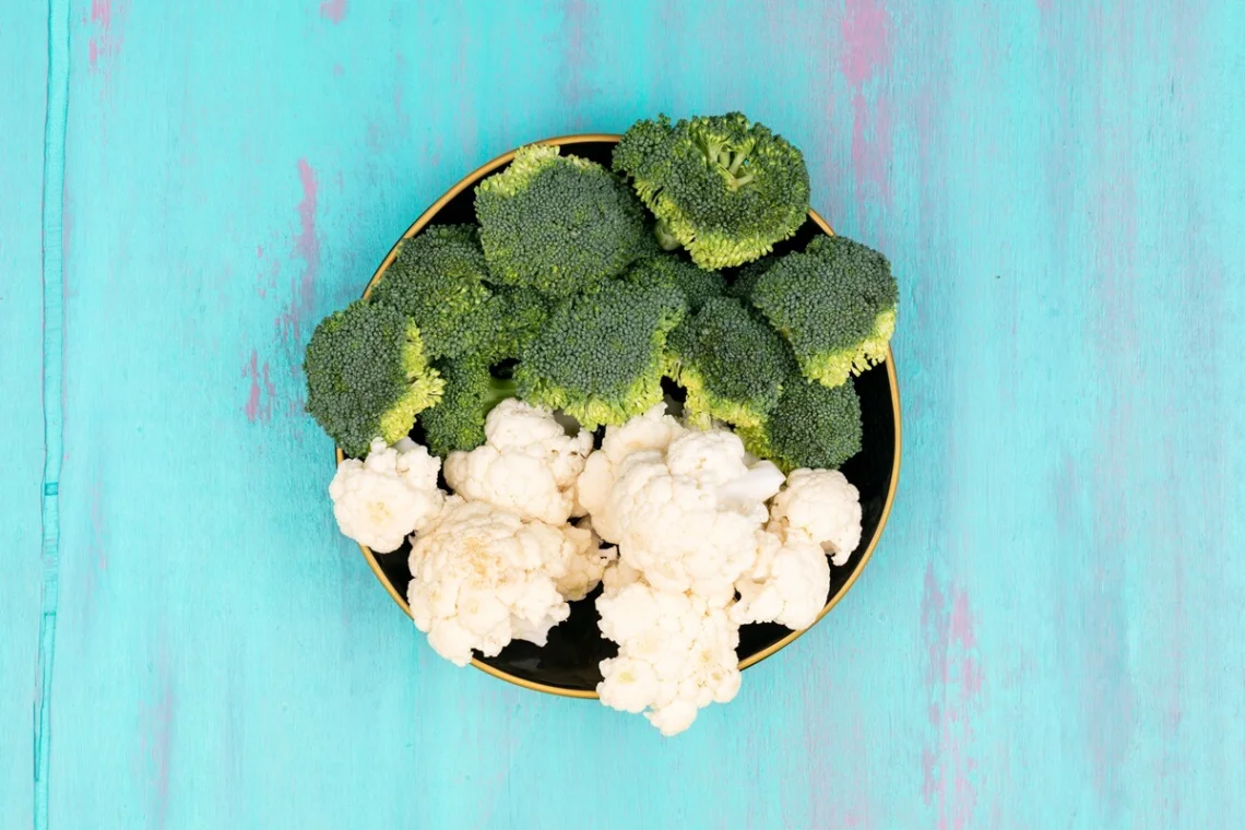 Warzywa krzyżowe mogą chronić przed próchnicą. Naukowcy wskazują naturalnego sprzymierzeńca zębów